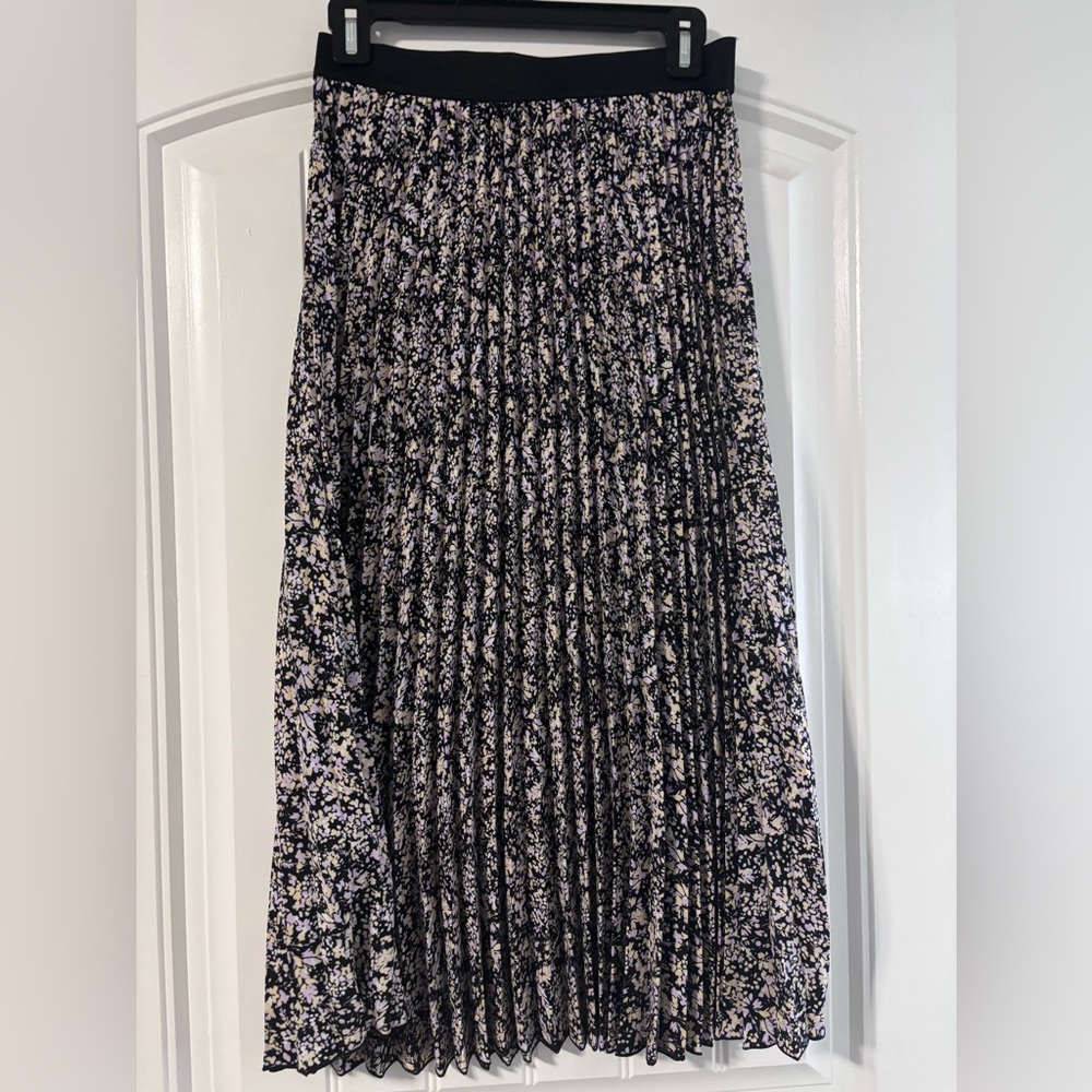 Vince Camuto Pleated Floral Midi Skirt - Black & Light Pink